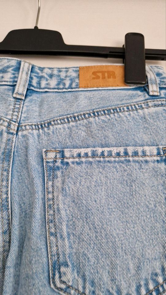 Strdivarius Damen Jeans - Gr. 34 in Berlin