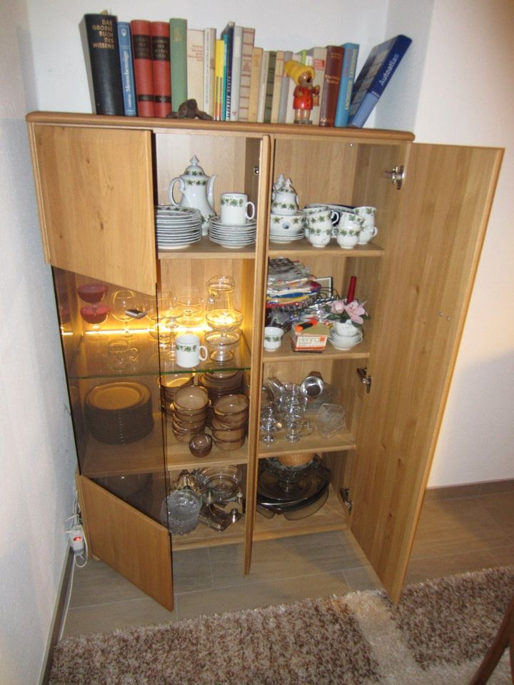 Wohnzimmermöbel Eiche massiv, soft gebürstet + Highboard, LED in Hannover