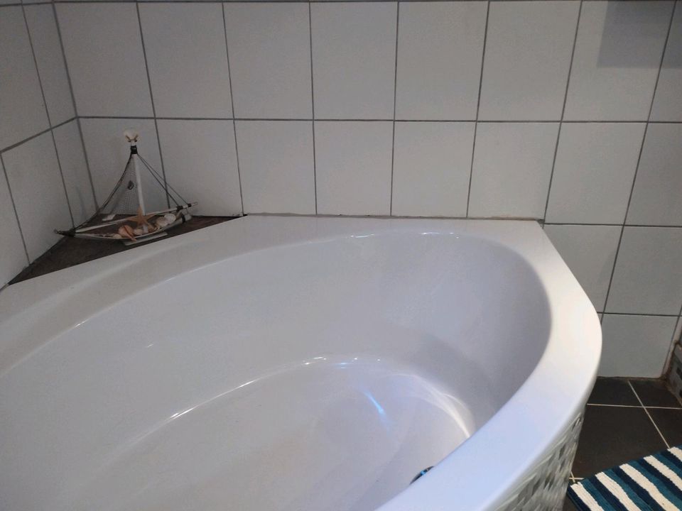 Eckbadewanne in Ehringshausen