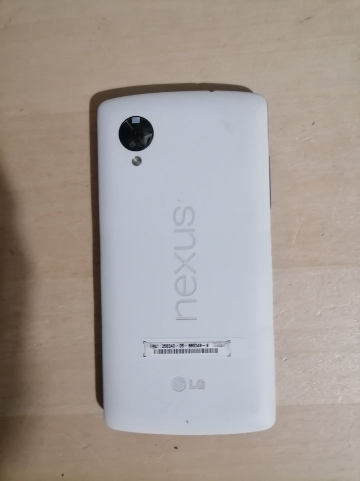 Google Nexus LG D821 mit Leder-Klapphülle in Kirchham