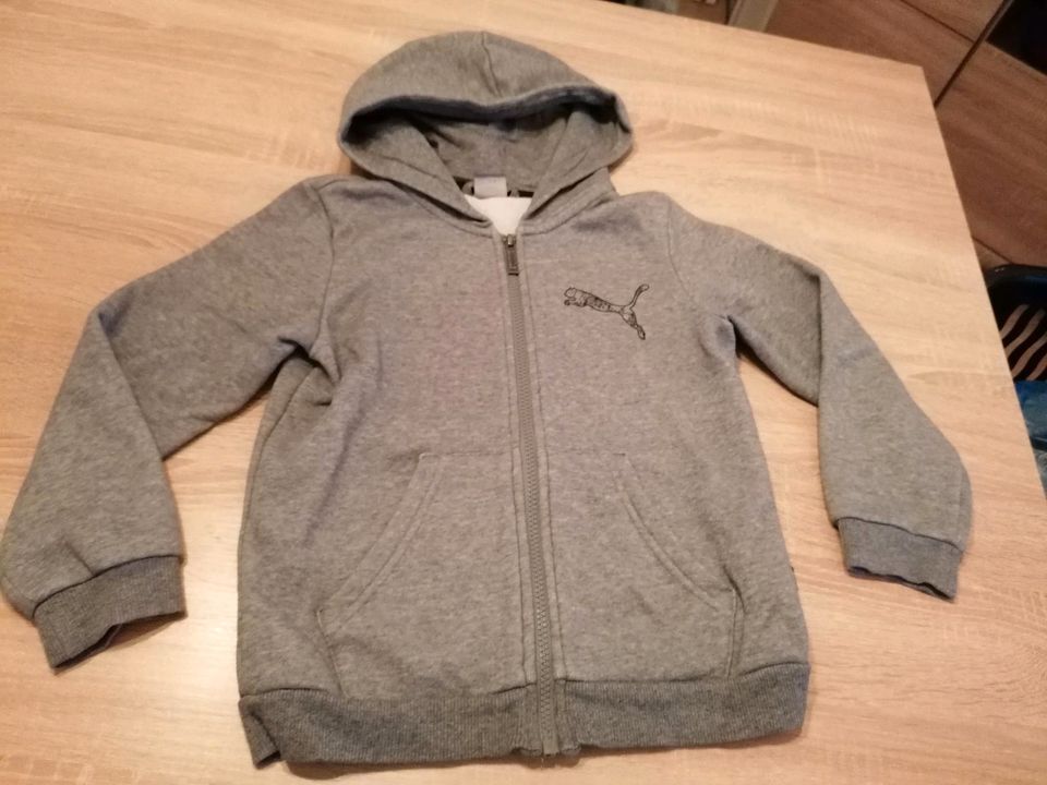 Puma Sweatjacke gr. 128 gegen Spende abzugeben in Goch