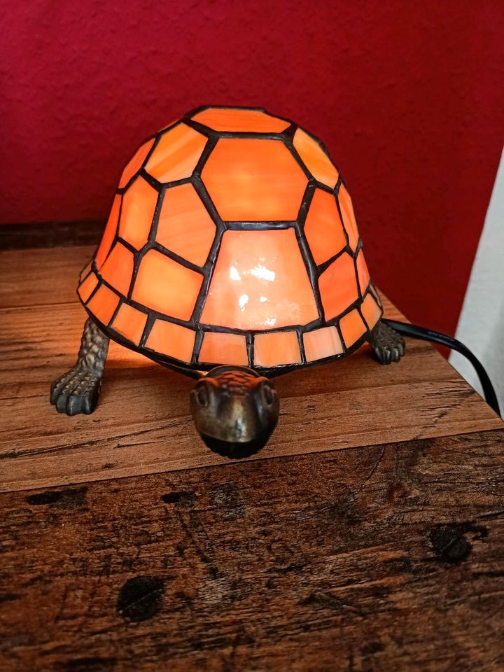 Lampe, Tischlampe, Schildkröte , Tiffany Stil, orange in Metelen