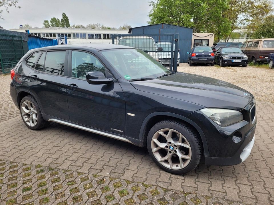 BMW X1 xDrive 20d*SCHECKHEFT*4X4*18 ZOLL* in Berlin