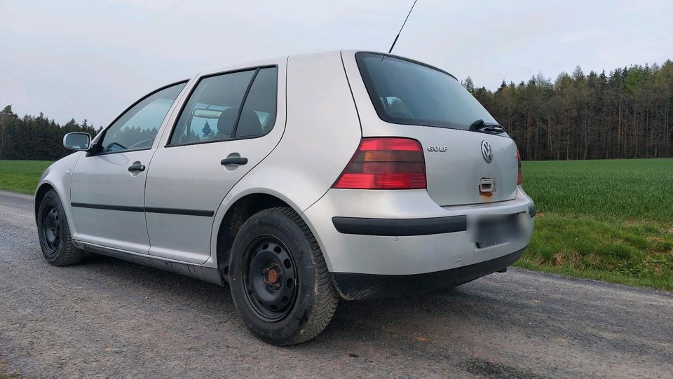 VW Golf 4 Volkswagen Golf IV (kein 4 Motion oder synchro) in Mitterteich