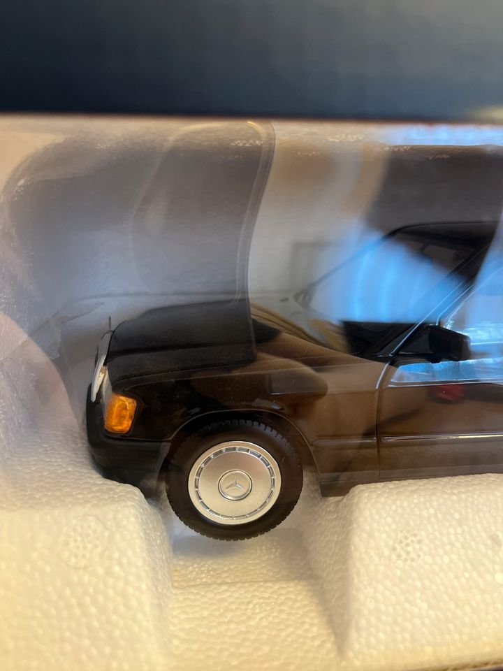 1:18 Norev Mercedes-Benz 190E - Black in Essen