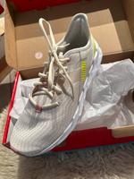 Verschiedene Puma Sneaker Sportschuhe Größe 40 Bayern - Karlstadt Vorschau