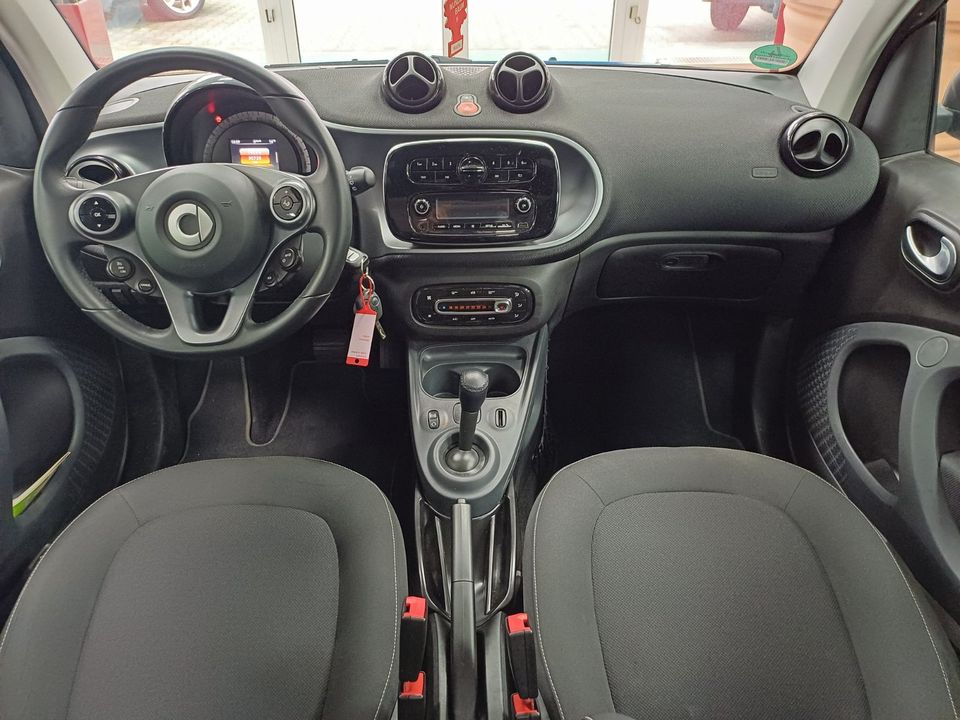 Smart Fortwo Benziner / viele Extras/ Pano/ Sitzheizung/ Tempomat in Malchow