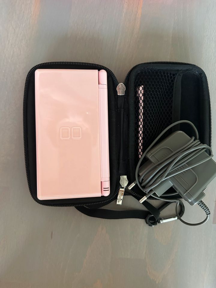 Nintendo DS Lite rosa in Trittau