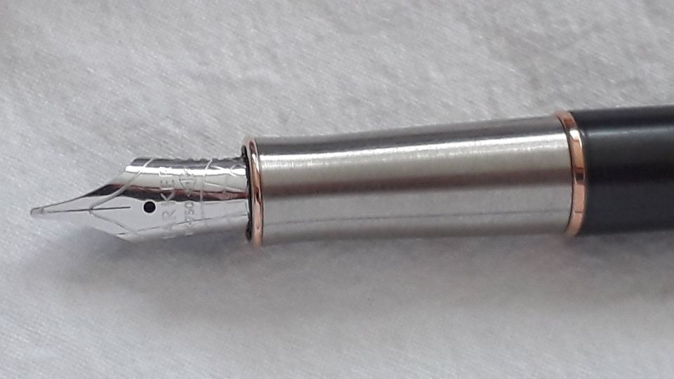 Parker Füllfederhalter SONNET Grau Edel Füller 18K 750 Gold Feder in Berlin