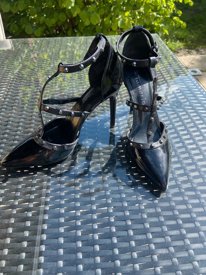 Highheels mit Nieten wie Valentino Rockstud von Tamaris in Osnabrück