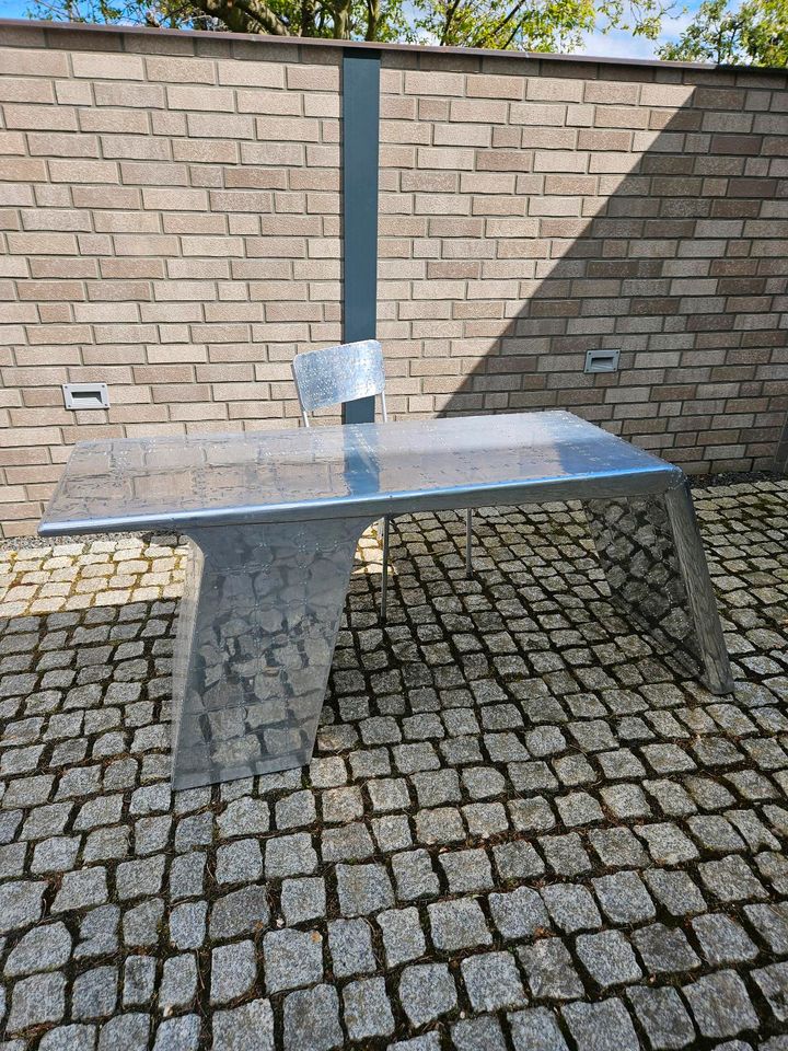 Schreibtisch mit Stuhl silber Metall Fliegeroptik o in Leipzig