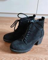 Stiefel Stiefelette mit Absatz Größe 39 schwarz Wildleder Optik Niedersachsen - Leer (Ostfriesland) Vorschau