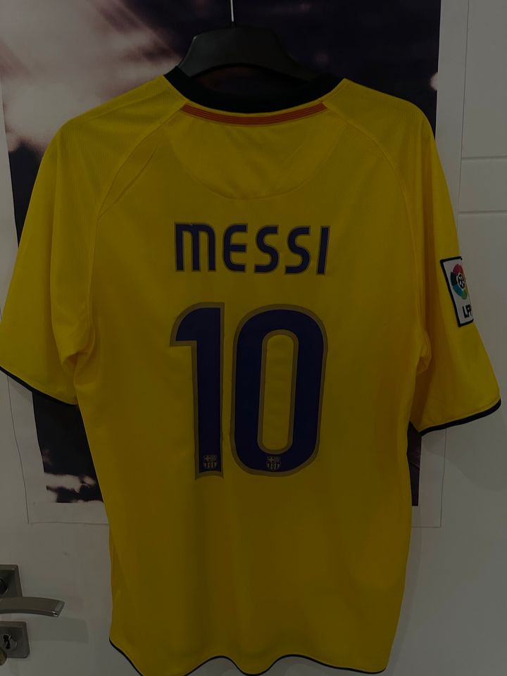 Messi Barcelona 2008/2009 jersey yellow in München