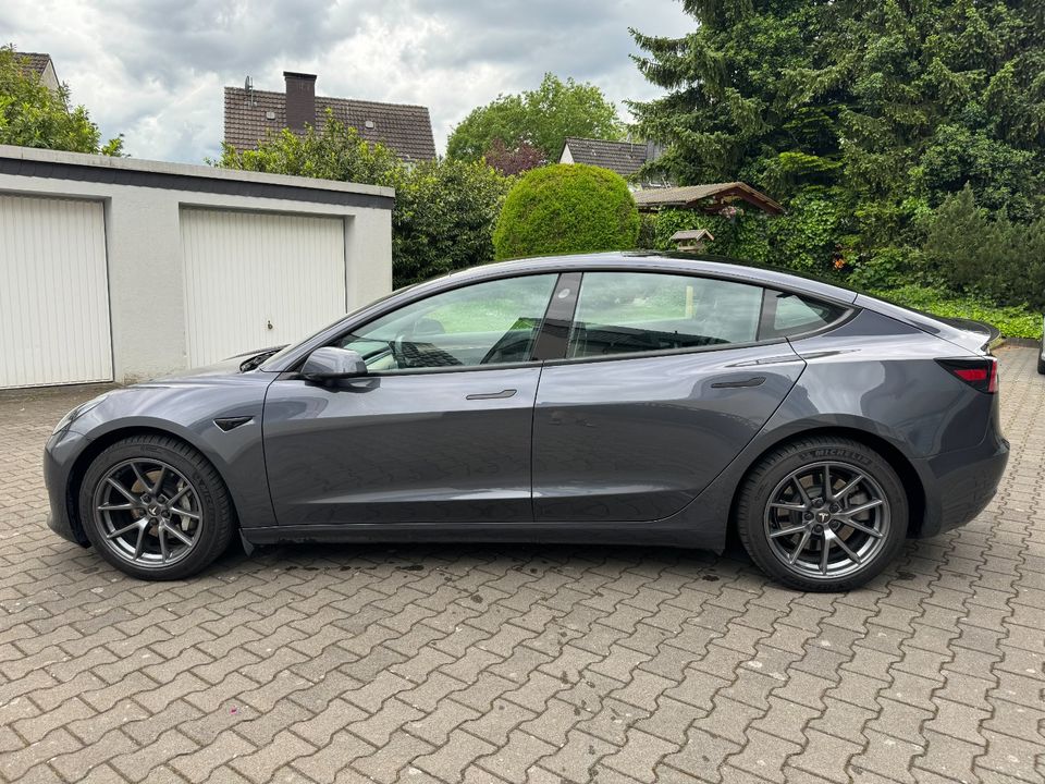 Tesla Model 3 SR+ Grau 2022 AMD Ryzen in Bochum