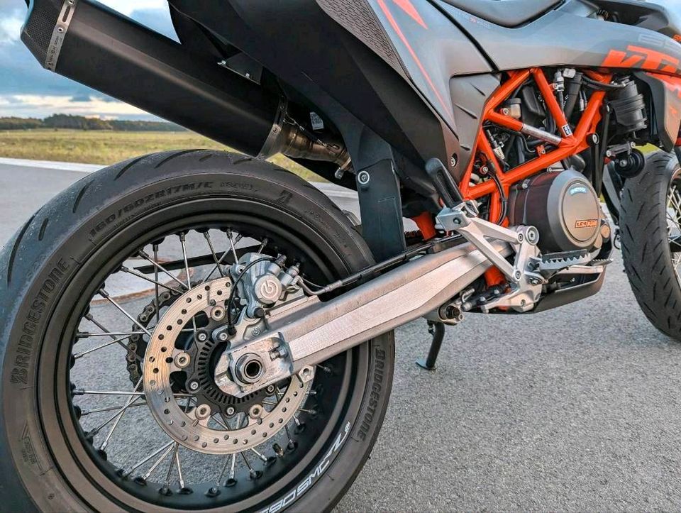 1. Hand KTM 690 SMC-R Supermoto offen in Steinfeld