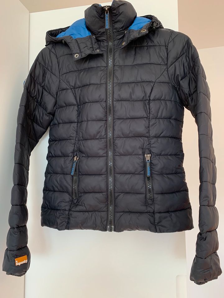 Leichte Daunenjacke Gr. S von Superdry in Türkheim