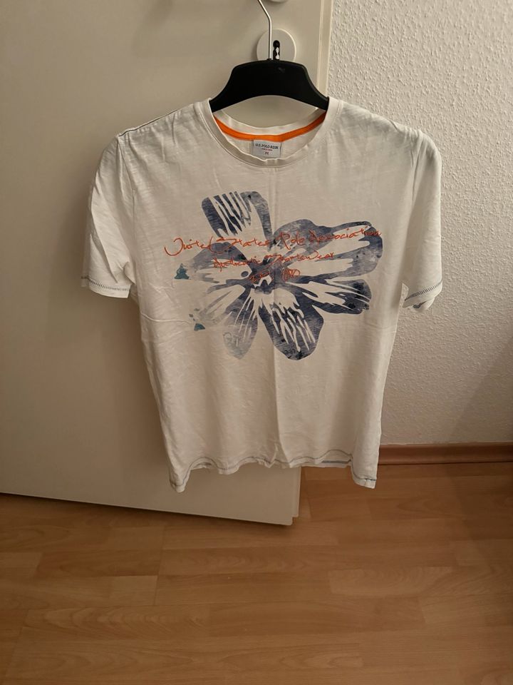 Zwei T-Shirts in Berlin