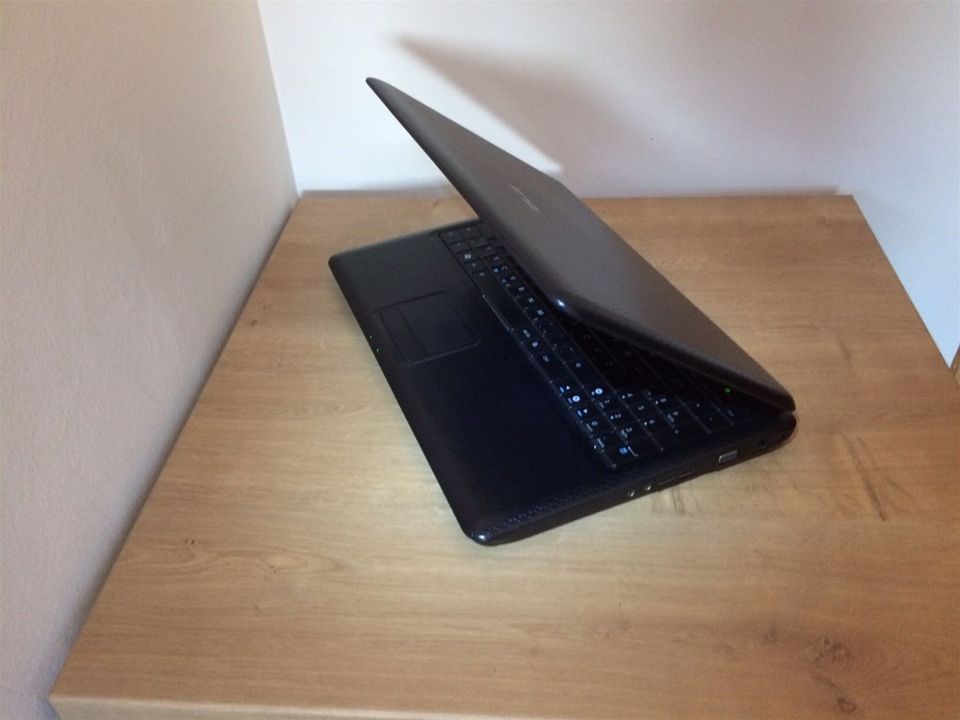 Asus Laptop, 15,6", SSD, HDD, Webcam, WLAN, Kartenleser... in Arnsdorf