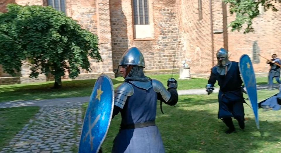 Schwertkampf und Bogenschiessen in Jüterbog Mittelalter BRG in Luckenwalde