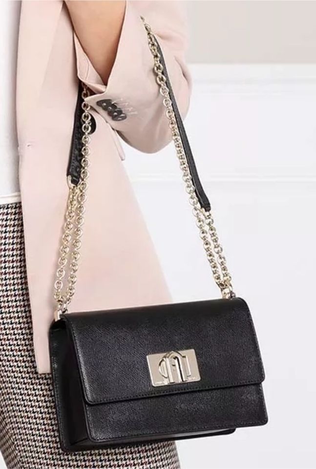 Furla *black* 1927 Crossbody top  Zustand! in Hannover