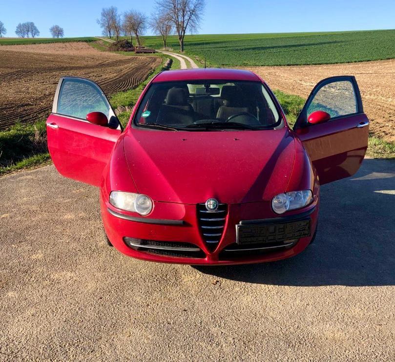 Abbildung des Autos Alfa Romeo 147 ,TÜV 01&#…