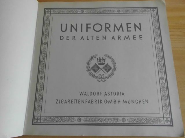 Buch , " UNIFORMEN DER ALTEN ARMEE " , Waldorf - Astoria in Werlte 