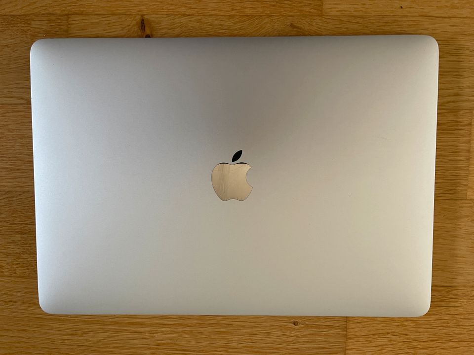 Apple Macbook Pro 13 inch-A1706 **neuwertig** in München