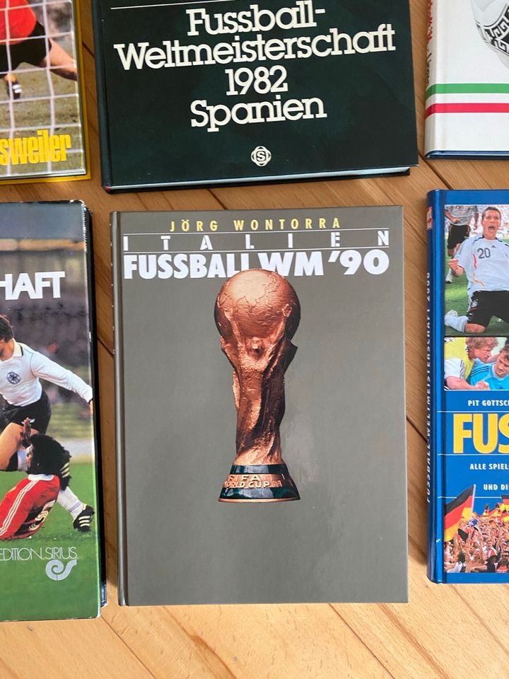 6 Bücher zur Fußball WM in Emsdetten