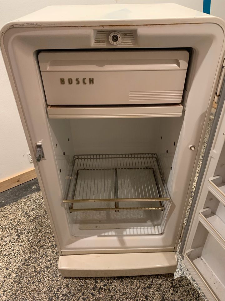 Hingucker: Bosch Retro Kühlschrank ohne Aggregat etc. in Bremen