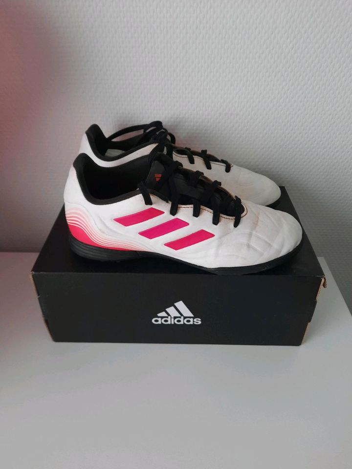 Adidas Fussballschuhe Copa Sense in Größe 35 in Illingen