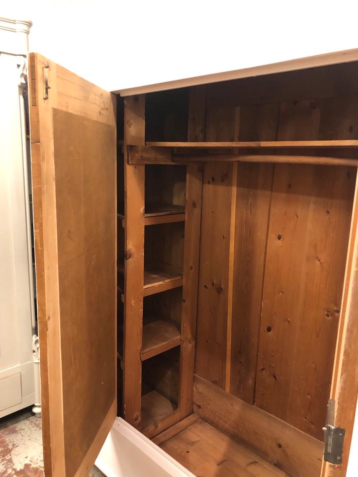 Schrank Antik Kleiderschrank Dielen Spiegel Möbel Vintage in Hamburg