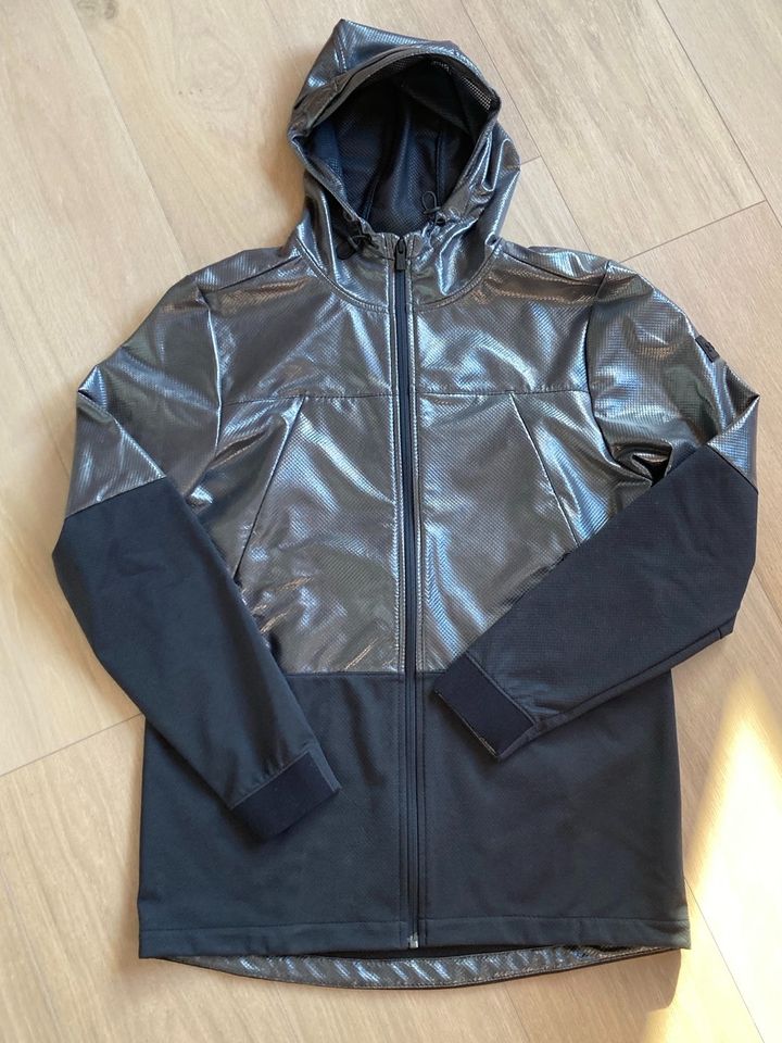 Top Laufjacke von Under Armour in Emden