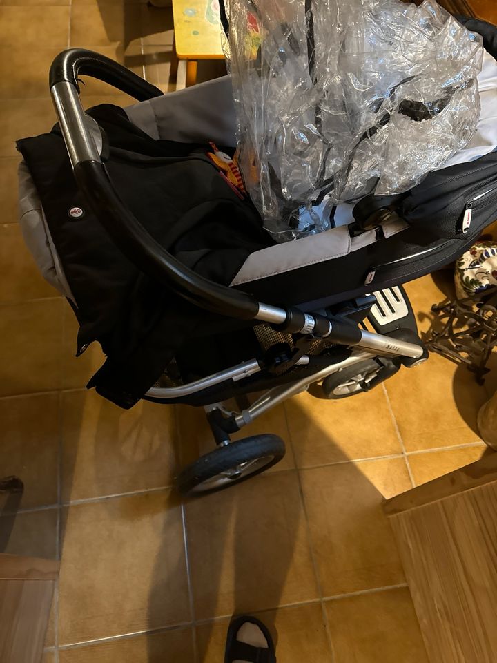 Kinderwagen mit Sportwagen und Winterfußsack sowie Regenschutz u in Wermelskirchen