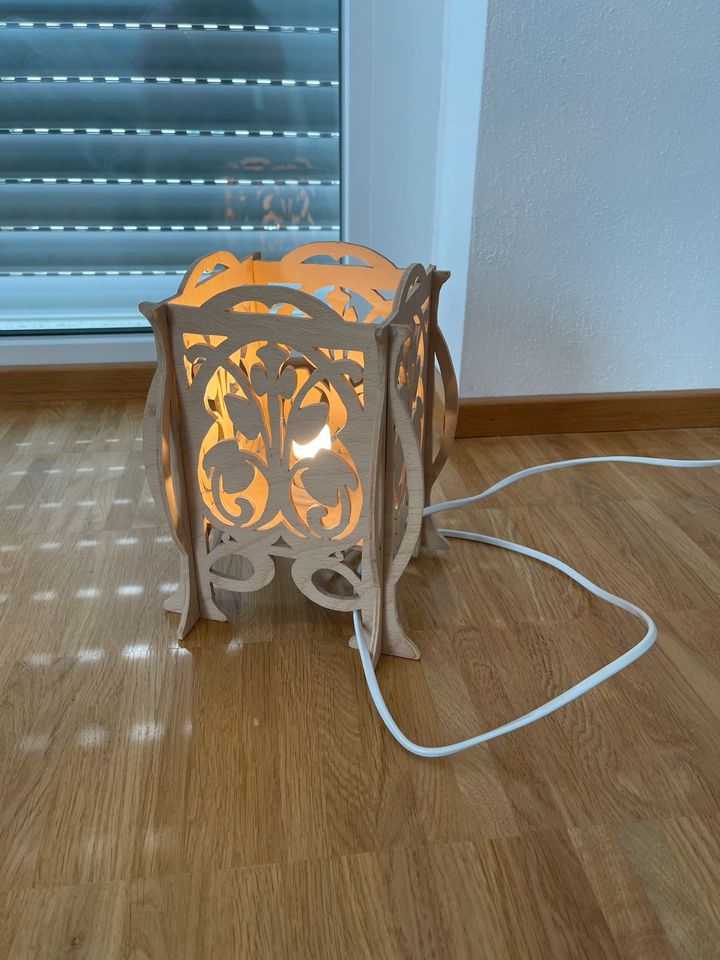 Tisch-/Stehlampe geschnitzt in Sulz