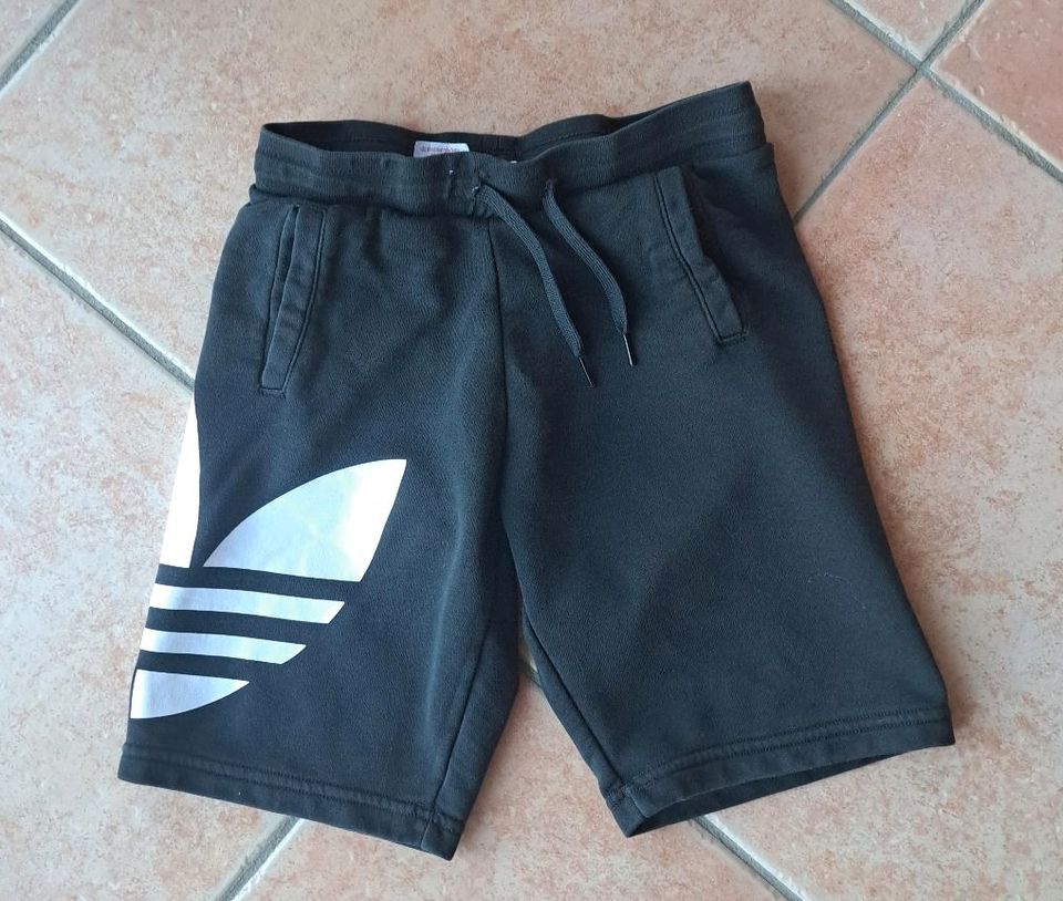 Shorts von Addidas Gr. 146 in Freiburg im Breisgau