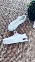 Tommy Hilfiger Sneaker Turnschuhe Gr 40 weiß Plateau Leder Thüringen - Mühlhausen Vorschau