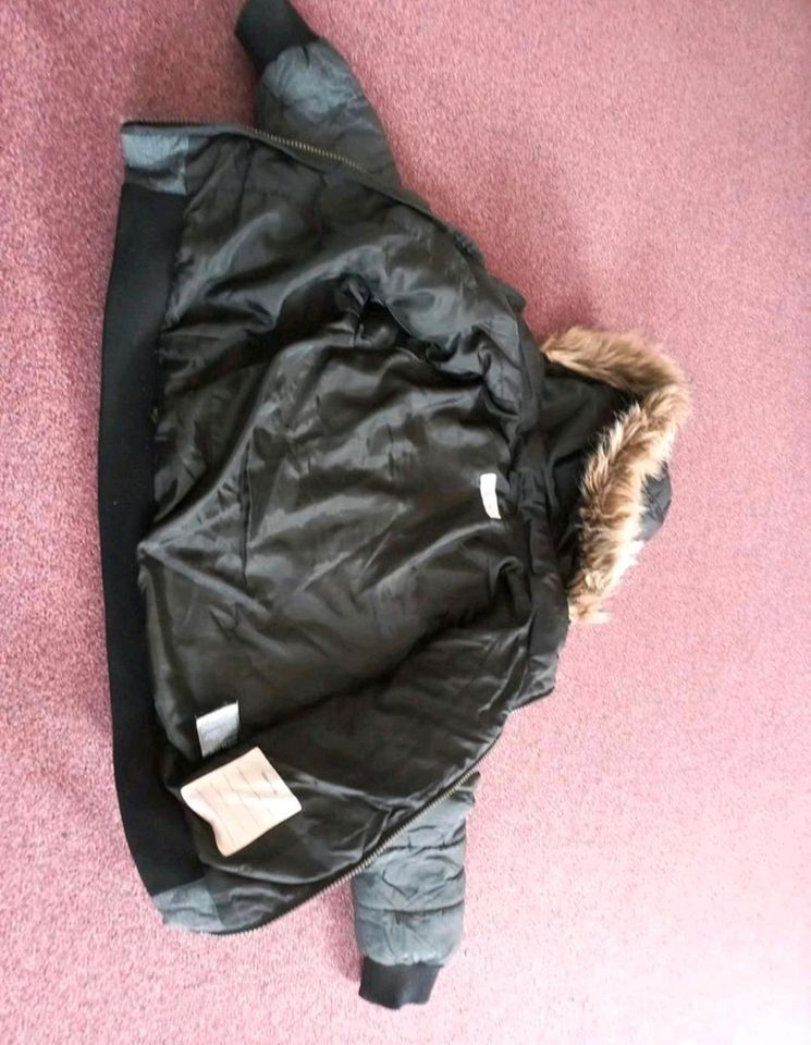 Winterjacke Gr. 116 grau schwarz von H&M in Rattelsdorf