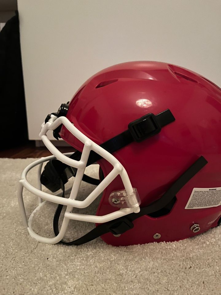 Helm Football von Schutt in Lübeck