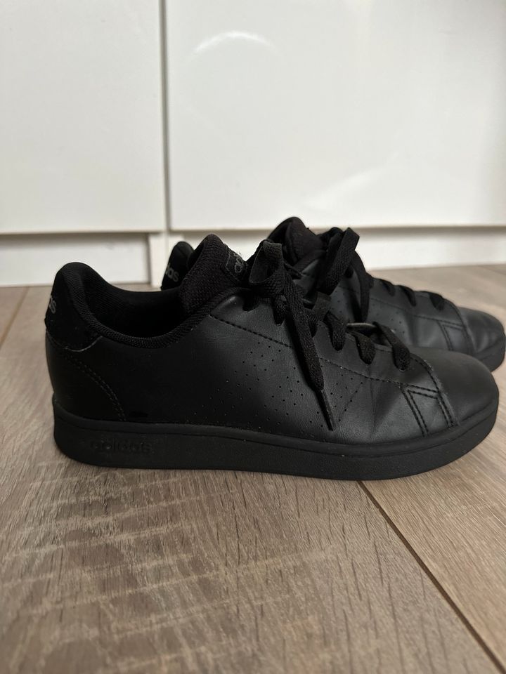 Sneaker adidas Gr. 35 1/3 in Bochum