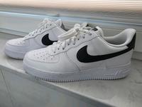 Nike Air Force 1, weiß/Schwarz, Größe US10/42 Hessen - Groß-Rohrheim Vorschau