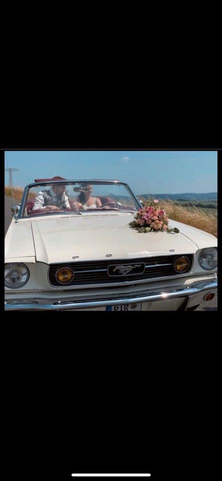 Mustang als Hochzeitsauto mieten - schickes weißes Cabrio mit V8 in Pirna