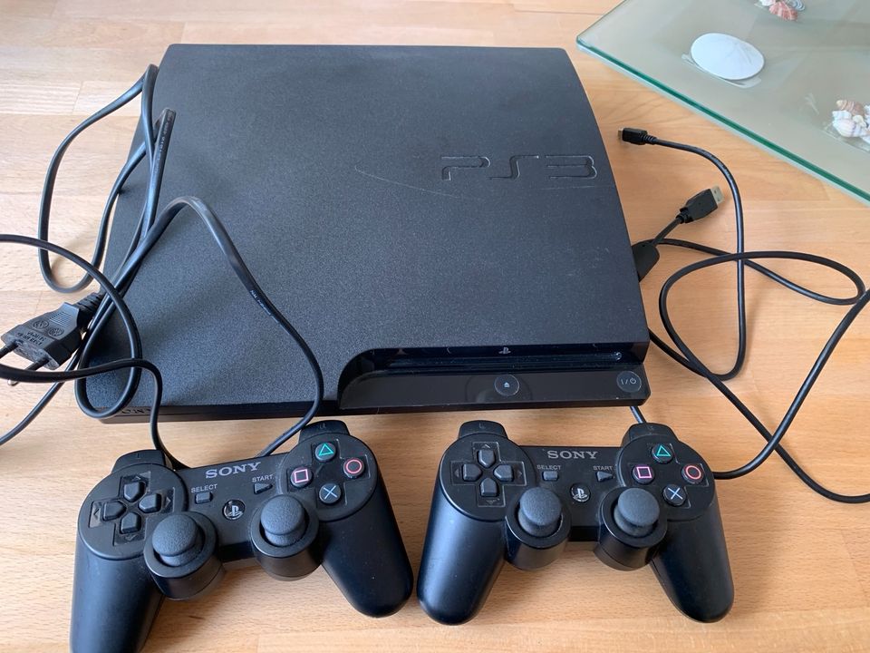 PlayStation PS 3 inkl. 2 Wireless Controller und drei Spiele in Köln