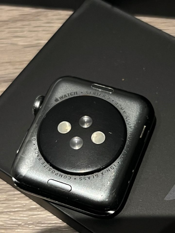 Apple Watch 3 (38mm, 42mm) defekt in Esslingen