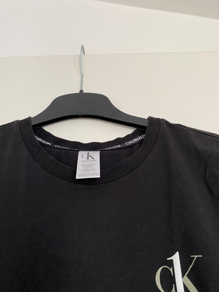 Calvin Klein T-Shirt Größe XS in Ampfing