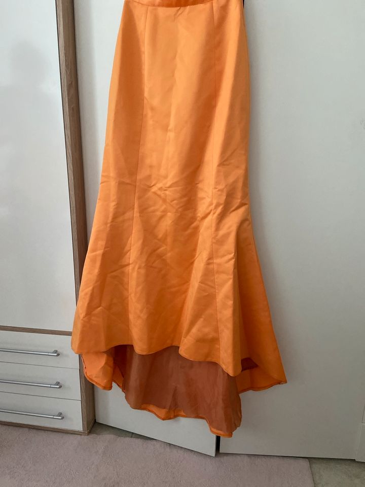 Abendkleid in orange mit zwei teiler in Duisburg