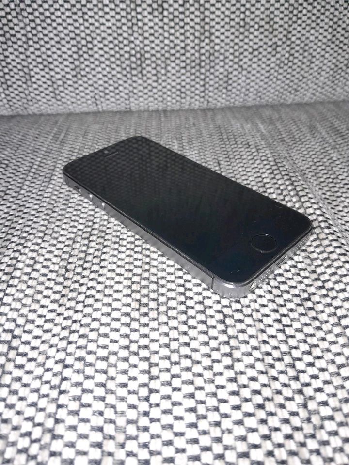 Iphone 5s 64 GB in grau-schwarz in Lengerich