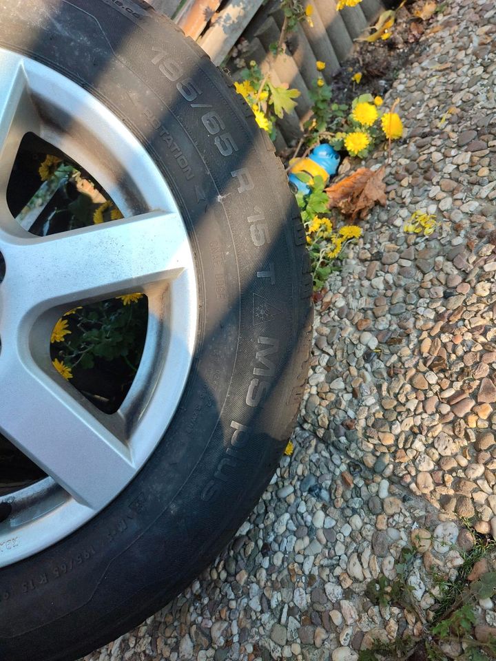 Reifen mit Alufelgen fast zu verschenken 195/65 R15 T in Nettetal