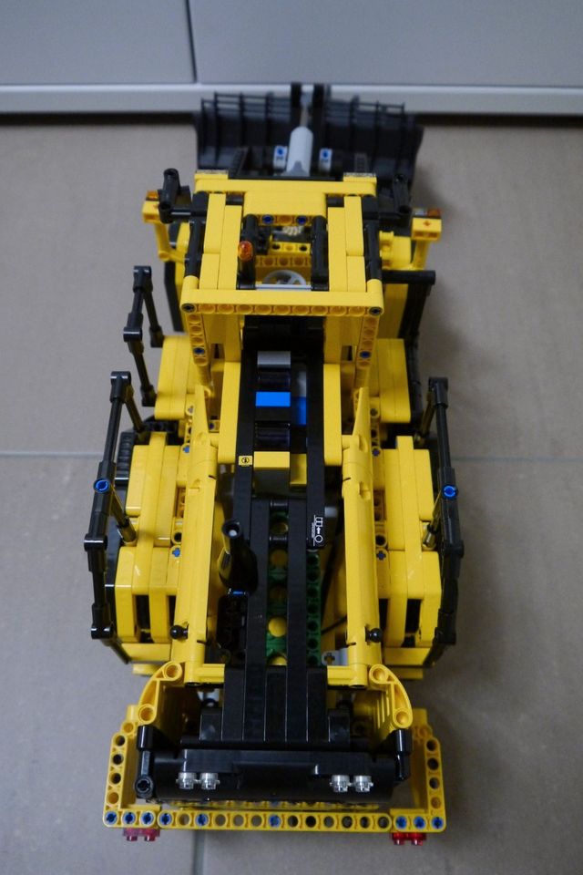 Lego Technic 42030 Volvo L350F Radlader in Krefeld