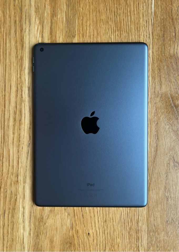Apple iPad 9th Generation Wi-fi 2021 64 gb in Pfaffenhofen a.d. Ilm