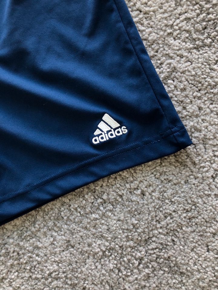 Adidas Sporthose kurz blau in Mainz